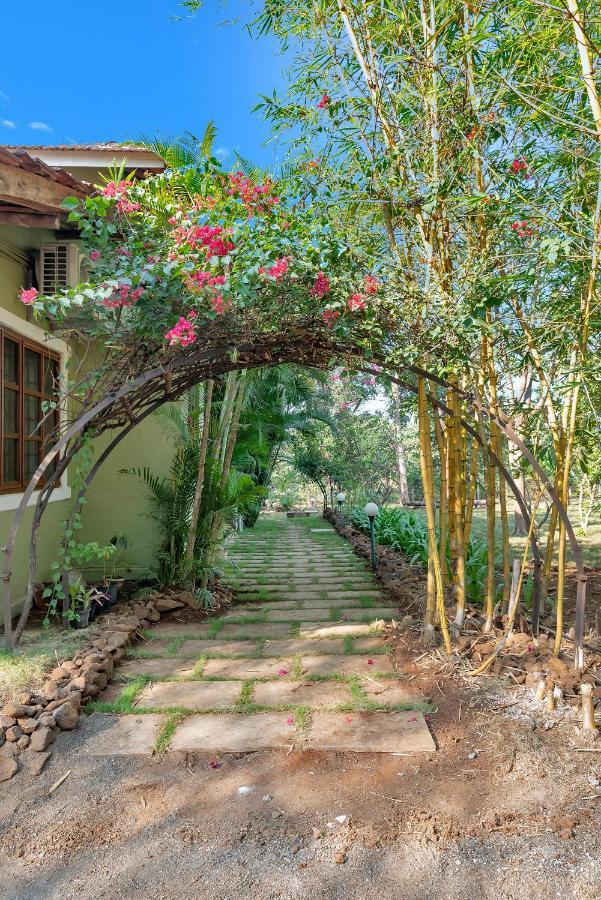 Saffronstays Laburnum House, Wada - Palghar Bagian luar foto